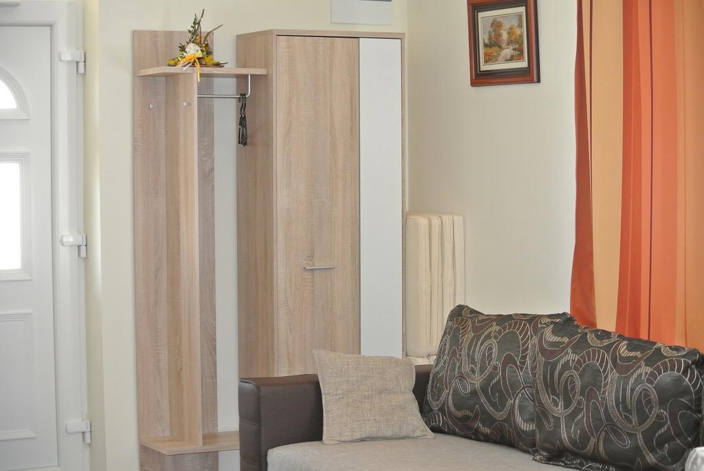 شقة Eva Apartman Cserkeszőlő الغرفة الصورة